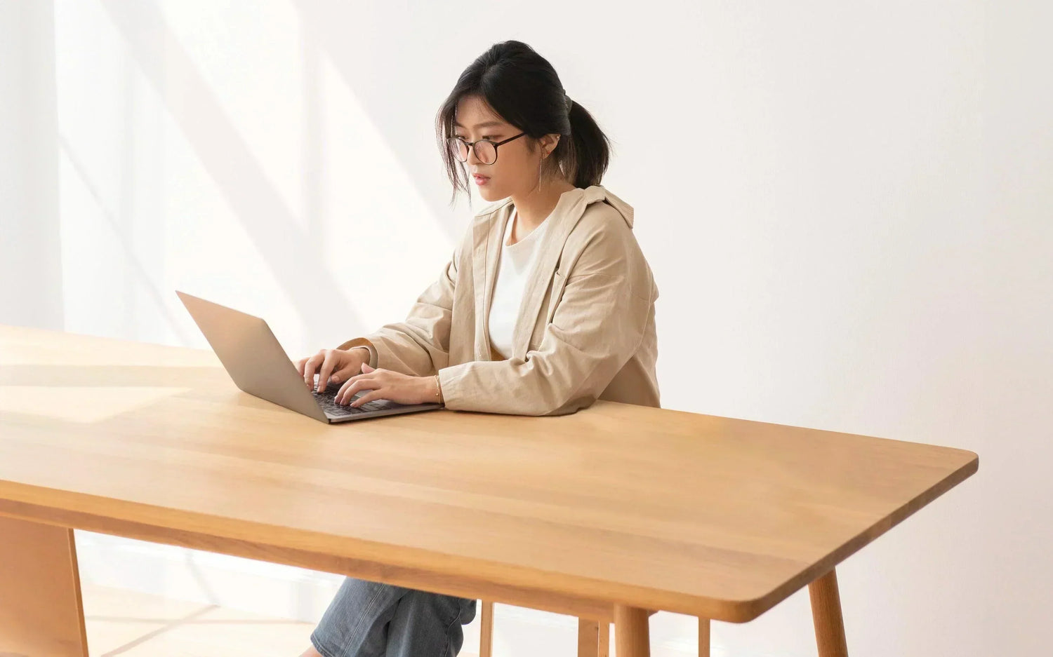 Đừng để thói quen xấu khi làm việc gây nên "bệnh văn phòng" - HyperWork